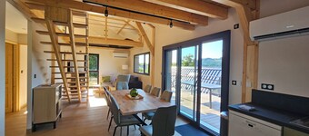 Testavoyre: Gîte with breathtaking views of the Haute Loire mountains.