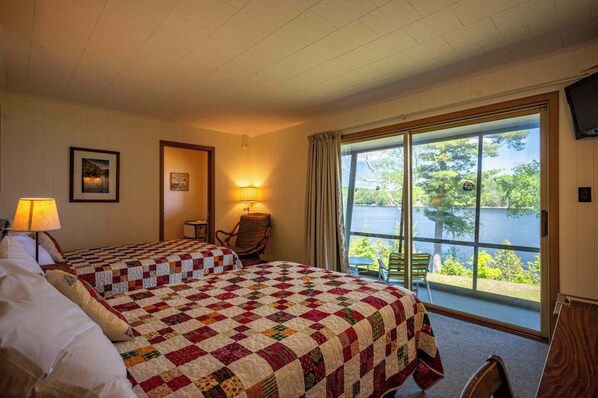 إستديو - سريران مزدوجان - منظر للبحيرة | بديكورات فريدة لكل غرفة وطراز فريد لكل وحدة ومكتب وواي فاي مجانًا