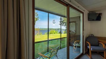 Studio, 2 Double Beds, Lake View, Ground Floor | Individually decorated, individually furnished, desk, free WiFi
