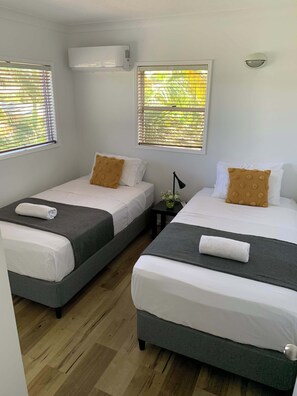 2 chambres, fer et planche à repasser, Wi-Fi, draps fournis