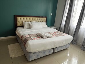 3 bedrooms, iron/ironing board, WiFi, bed sheets