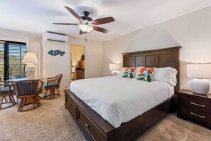 2 makuuhuonetta, työpöytä, silitysrauta/-lauta, vauvan matkasänky