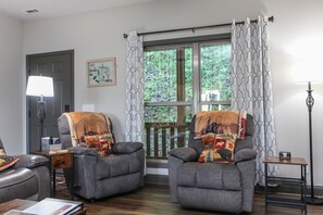 TV, fireplace - Grant & Garrett's Mountain Hideaway Spectacular Long Range Views (Bryson City)