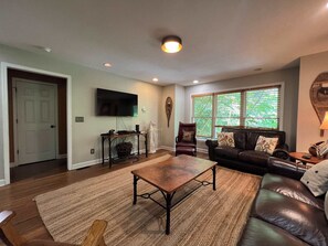 TV, fireplace, DVD player, offices - Secluded Cabin for 10 in Chalet Village + Hot Tub! (Gatlinburg)