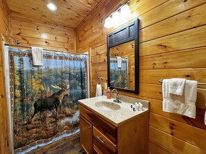 Een douche, handdoeken