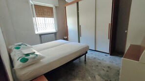 2 bedrooms, bed sheets - Casa Giorgia - Two Bedroom Apartment, Sleeps 4 (Rivabella)