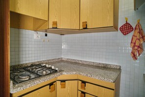 Kühlschrank, Ofen, Herdplatte, Toaster