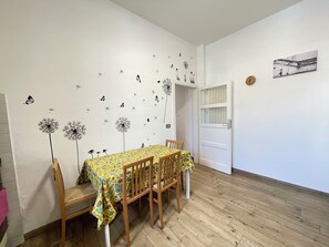 Dining - Casa Rossella - Two Bedroom Apartment, Sleeps 4 (Rimini)