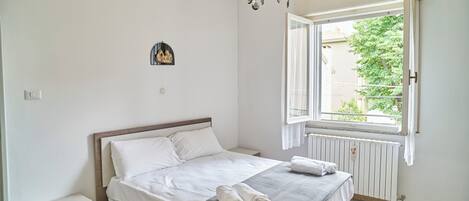 3 habitaciones y ropa de cama