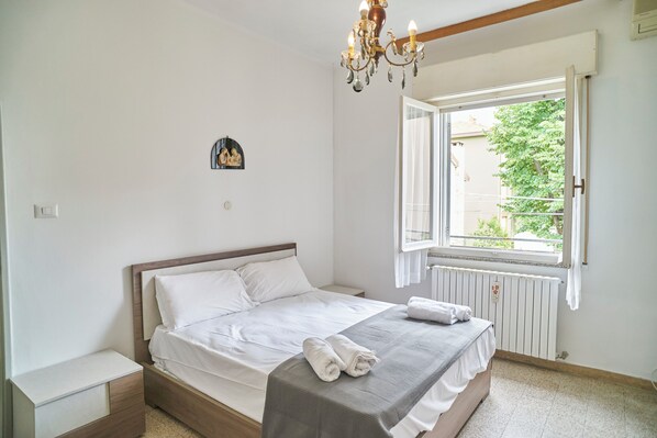 3 bedrooms, bed sheets