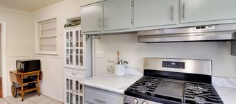 Valdosta Home: Bar, Bbq, Fire Pit + More!