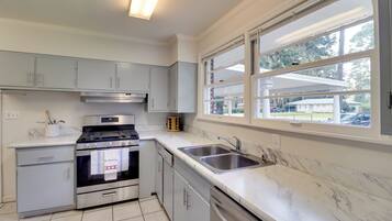 House (4 Bedrooms) | Bahagian dalam