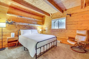 House (3 Bedrooms) | Interior - Alpine Cabin w/ Deck: 3 Mi to Luna Lake! (Alpine)