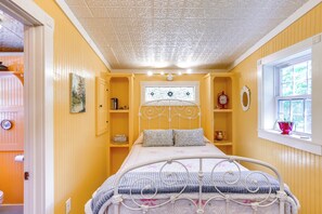 Apartment (0 Bedroom) | Interior - Studio w/ Trail Access ~ 10 Mi to Brattleboro! (Vernon)