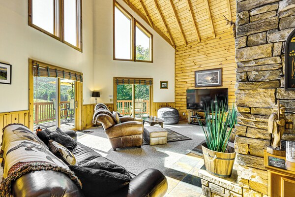 Deck & Mtn Views: Log Cabin By Snowshoe Mountain! - West Virginia