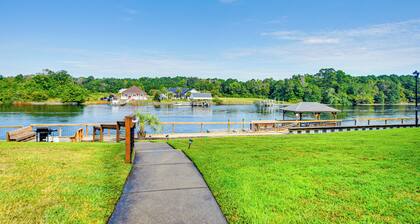 2 Mi to Beach: Grand Strand Condo w/ Pool Access!