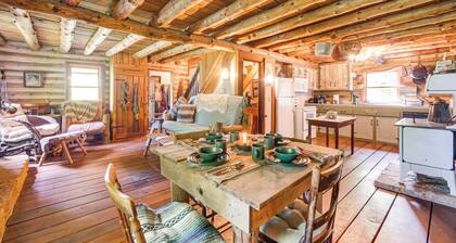 1800s Romantic Cabin! Fireplace + 3 Jacuzzi Tubs