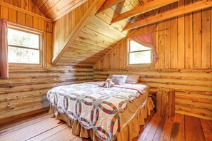 House (2 Bedrooms) | Interior - Handcrafted Log Cabin on 3 Acres: 14 Mi to Canton (Paris)
