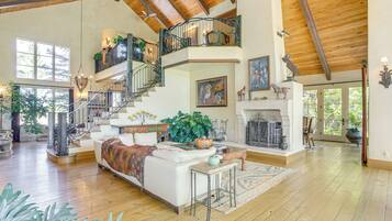 House (5 Bedrooms) | Interior