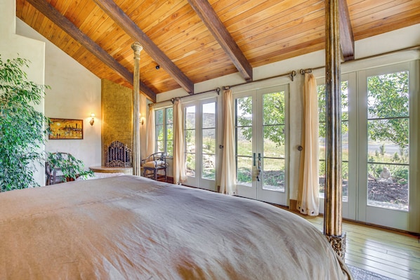 House (5 Bedrooms) | Interior
