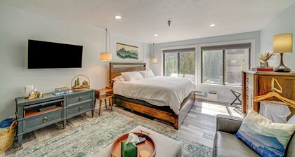 Ski Retreat w/ Hot Tub Access in Winter Park!