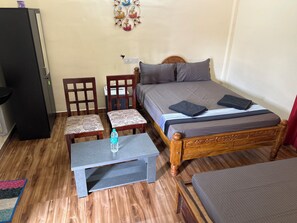 Hypo-allergenic bedding, desk, soundproofing, free WiFi