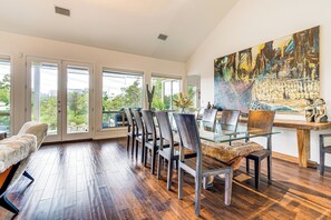 House (5 Bedrooms) | Interior