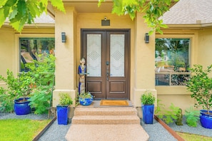 House (5 Bedrooms) | Interior - 7 Mi to Zilker Park: Oasis w/ Pool & Patio (Austin)