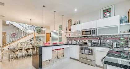 Covered Patio & Grill: Colorful Mcallen Home