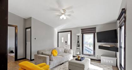 5 mins to Grand Park, 15 mins to Ruoff, pet-friendly, peaceful environment!