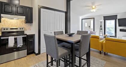 5 mins to Grand Park, 15 mins to Ruoff, pet-friendly, peaceful environment!
