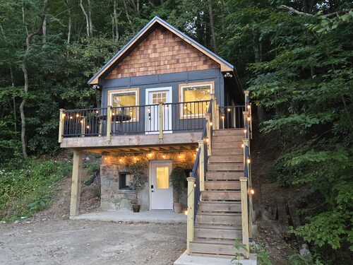 Hillside Haven 1Bd/1Bth | King Bed | Pet Friendly
