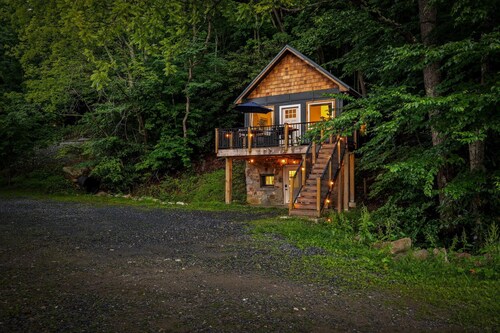 Hillside Haven 1Bd/1Bth | King Bed | Pet Friendly