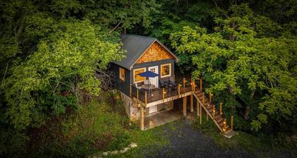 Hillside Haven 1Bd/1Bth | King Bed | Pet Friendly