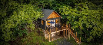 Hillside Haven 1Bd/1Bth | King Bed | Pet Friendly