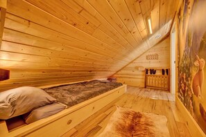 1 quarto, escrivaninha, ferros/tábuas de passar roupa, Wi-Fi de cortesia