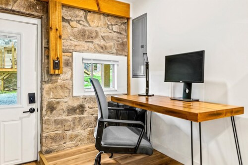 Hillside Haven 1Bd/1Bth | King Bed | Pet Friendly