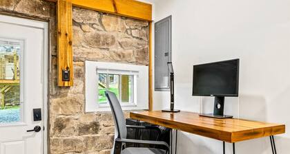 Hillside Haven 1Bd/1Bth | King Bed | Pet Friendly