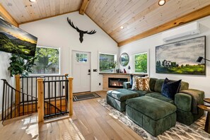 Unclassified image, 3 of 40, button - Hillside Haven 1Bd/1Bth | King Bed | Pet Friendly (Banner Elk)