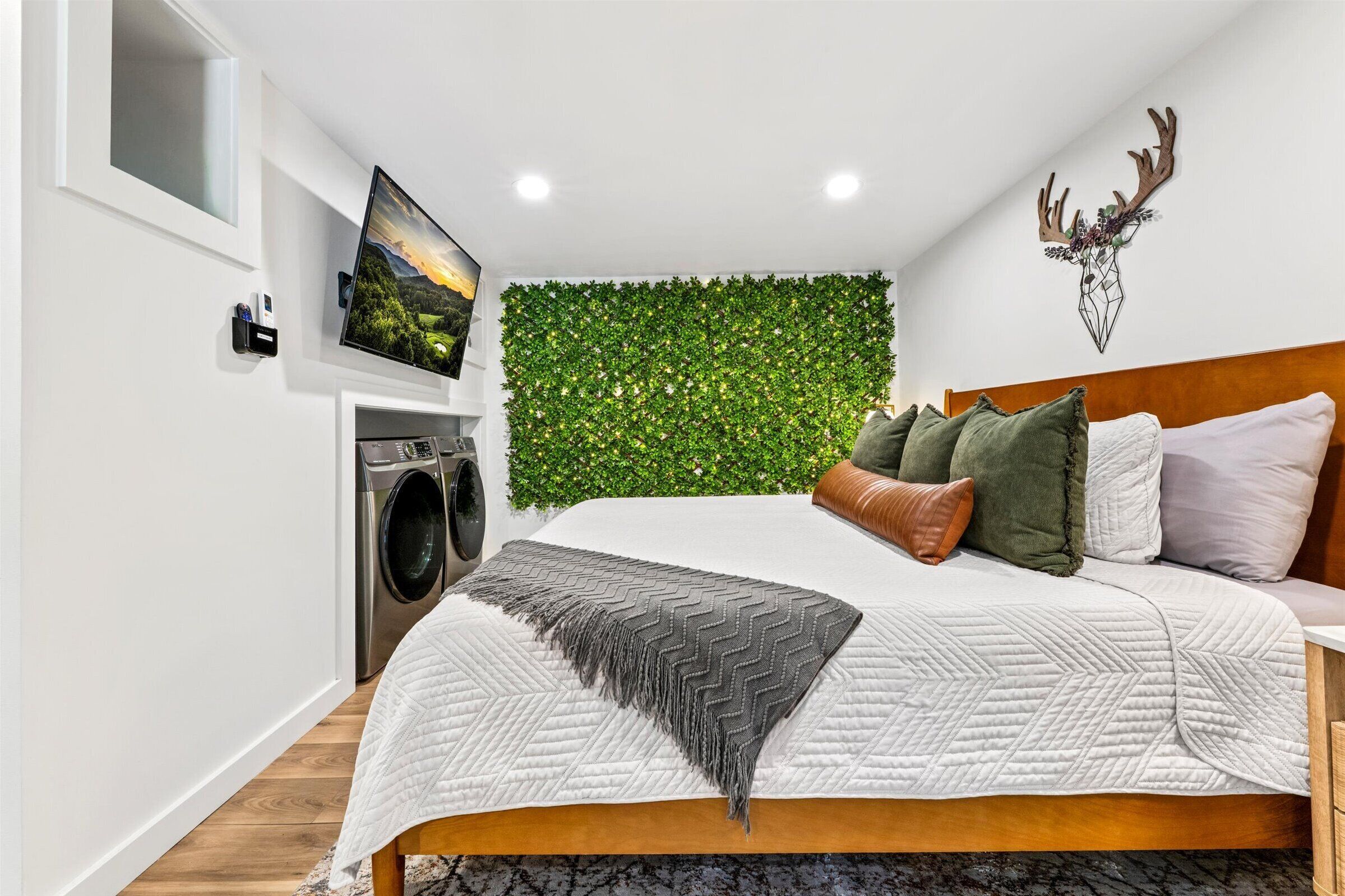 1 bedroom, desk, iron/ironing board, WiFi (free)