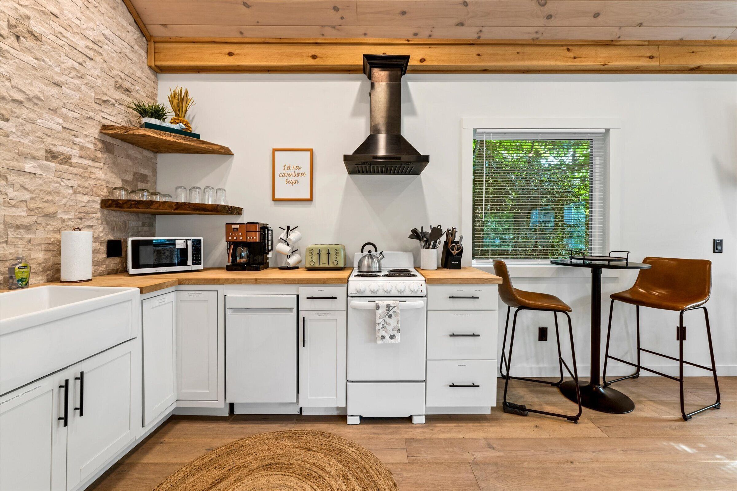 Coffee/tea maker, fridge, microwave, oven