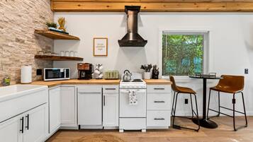 Coffee/tea maker, fridge, microwave, oven