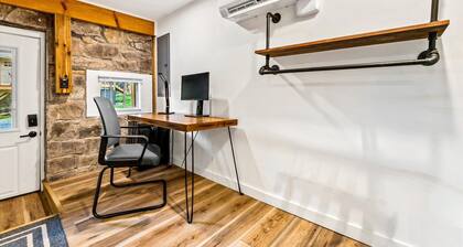 Hillside Haven 1Bd/1Bth | King Bed | Pet Friendly