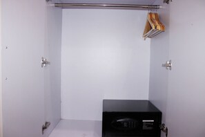 Deluxe Cottage | Safe
