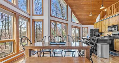 Golf Course-view Cabin: Deck in Wintergreen Resort