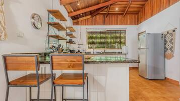 Fridge, oven, stovetop, coffee/tea maker