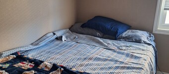 Waterfront sleeps 10. 3 bedroom/3 bath with studio apt:Nettles Island resort.