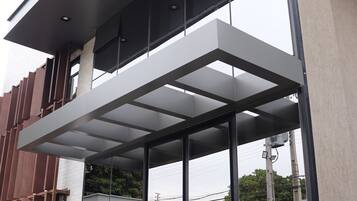 Mặt tiền nơi lưu trú