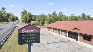 A building with a red roof and a sign that reads "Commander 'Rock Godz' Fri & Sat." - Commander Motel (Pequot Lakes)