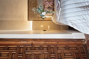 2 bedrooms, iron/ironing board, WiFi, bed sheets - Casa Palacio Gandesa, Ap private Terrrace. Pool (Sevilla)